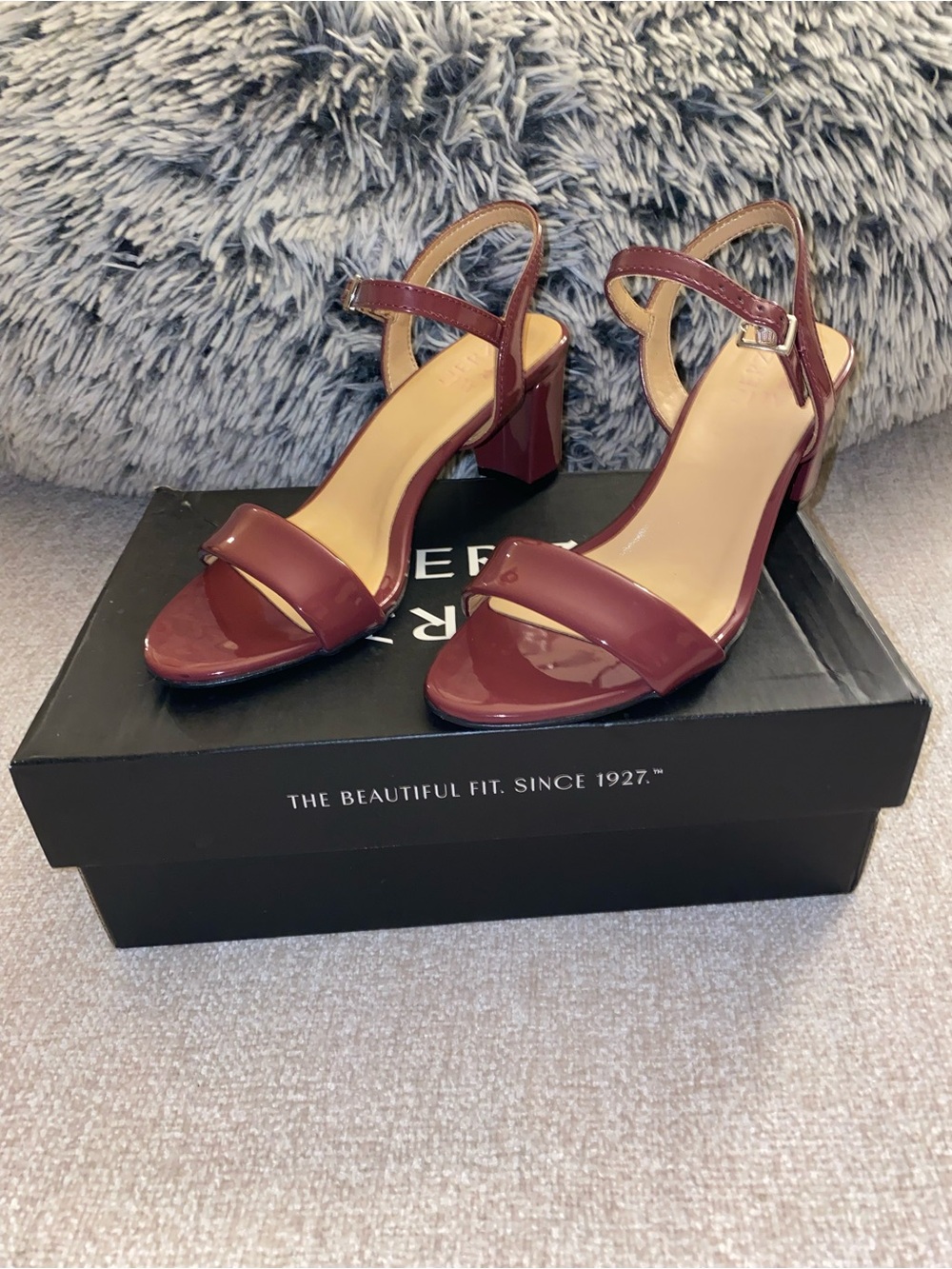 NIB Naturalizer Bristol Heeled Sandals Burgundy Patent Leather Multi-Size 5